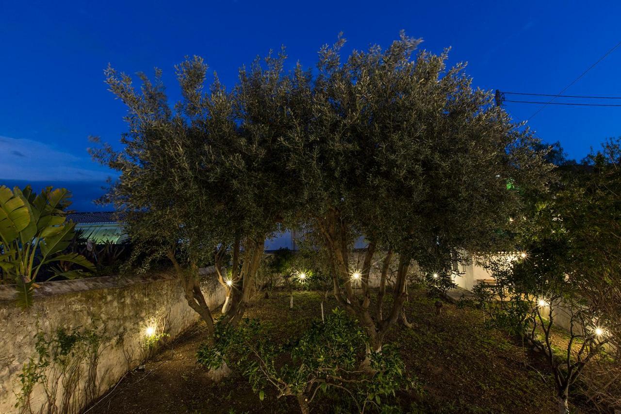 Maison d'hôtes Two Olive Trees à Spetses Town Extérieur photo